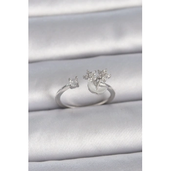 Pirinç Gümüş Renk Ayarlanabilir Zirkon Taşlı Yıldız Model Kadın Yüzük