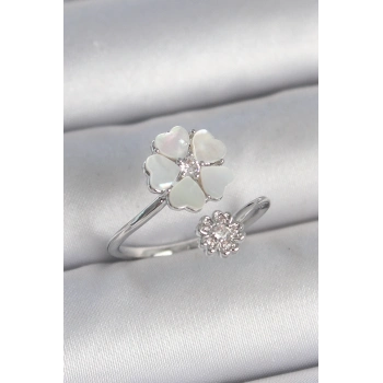 Pirinç Gümüş Renk Beyaz Mineli Çiçek Model Zirkon Taş Detay Kadın Yüzük
