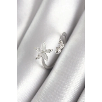 Pirinç Gümüş Renk Zirkon Taşlı Çiçek Model Kalp Detay Kadın Yüzük