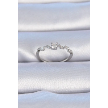 Pirinç Gümüş Renk Zirkon Taşlı Tek Taş Model Kadın Yüzük