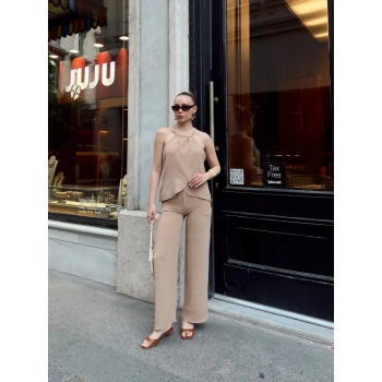 TAVSİYE EDİLEN GÜVENLİ SATICI Kruvaze takım ayrobin bej s054