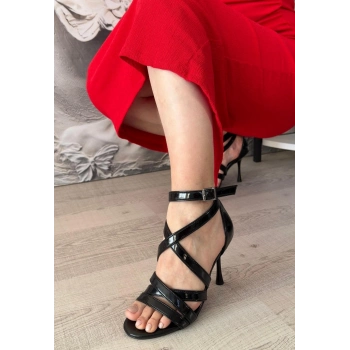 TAVSİYE EDİLEN GÜVENLİ SATICI Mariya Siyah Rugan Topuklu Ayakkabı