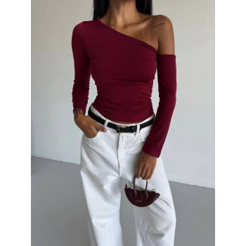 TAVSİYE EDİLEN GÜVENLİ SATICI Omuz detaylı kollu bluz bordo f2336