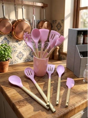 12 Parça Bambu Saplı Silikon Mutfak Gereçleri Seti - Pembe Mutfak Servis Seti