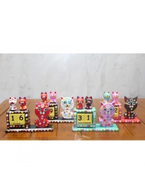 Ahşap Kedili Takvim Orta Boy