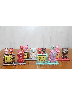 Ahşap Kedili Takvim Orta Boy