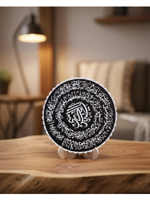 ® Ayetel Kürsi Siyah Zemin Üzeri Beyaz Yazılı Şık Masaüstü Pano