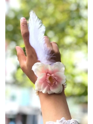 Bride To Be Nedime Gelin Bilekliği Tüy Ve İnci Boncuk Detaylı Somon Renkli Bekarlığa Veda Partisi Bilekliği 10 Adet