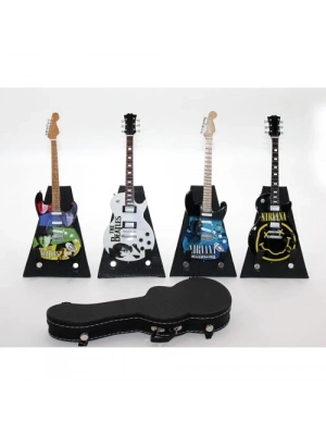 Çantalı Gitar Figürü