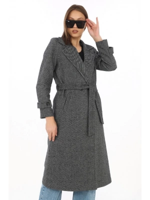 Balık Sırtı Kaşe Kaban – Uzun Boy Kruvaze Yaka Kuşaklı Astarlı Kışlık Tesettür Kaban, Yünlü Dokuma Kaşmir Kumaş, Cepli Rahat Oversize Kalıp Şık Modern Kaban Mont Modeli (Günlük ve Özel Gün Kombinlerine Uygun) - Füme