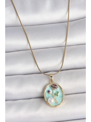 ® 316L Çelik Gold Renk Zincir Mavi Çiçek İşlemeli İnci Detay Portre Model Kadın Kolye