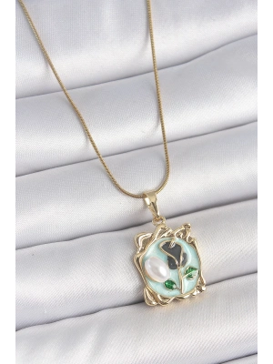 ® 316L Çelik Gold Renk Zincir Mavi Mineli Çiçek İşlemeli İnci Detay Portre Model Kadın Kolye