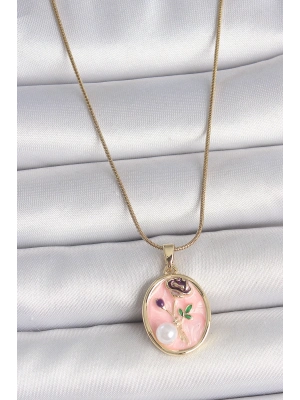 ® 316L Çelik Gold Renk Zincir Pembe Çiçek İşlemeli İnci Detay Portre Model Kadın Kolye