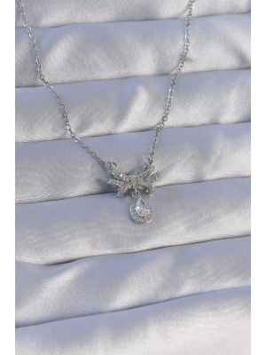 ® 316L Çelik Zincirli Gümüş Renk Zirkon Taşlı Damla Detay Fiyonk Model Kolye