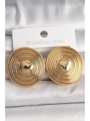 ® Pirinç Gold Renk Kalp İşlemeli Daire Plaka Model Kadın Küpe