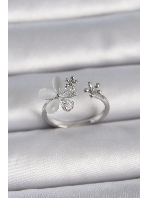 ® Pirinç Gümüş Renk Ayarlanabilir Zirkon Taşlı Beyaz Mineli Yaprak Model Kadın Yüzük