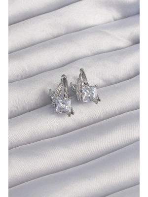 ® Pirinç Gümüş Renk İri Zirkon Taşlı Kıvrımlı Minimal Kelebekli Halka Küpe