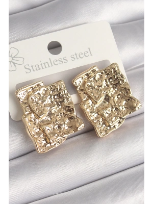 ® Pirinç Gümüş Renk İşlemeli Kare Plaka Model Kadın Küpe