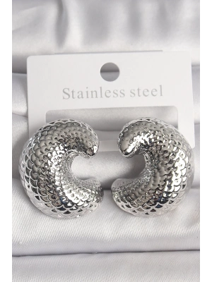 ® Pirinç Gümüş Renk Yılan Sırtı İşlemeli Yarım Halka Model Kadın Küpe