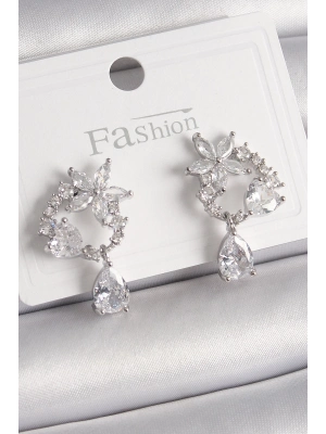 ® Pirinç Gümüş Renk Zirkon Taşlı Çiçek Model Sallantı Damla Detay Kadın Küpe