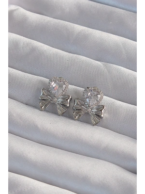 ® Pirinç Gümüş Renk Zirkon Taşlı Kalp Model Fiyonk Küpe