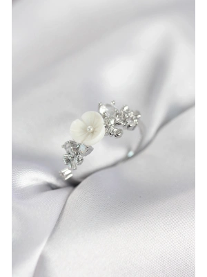 ® Gümüş Renk Pirinç Çiçek Model Zirkon Taşlı Kadın Yüzük