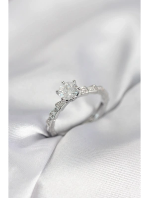 ® Gümüş Renk Zirkon Taşlı Tek Taş Model Kadın Yüzük