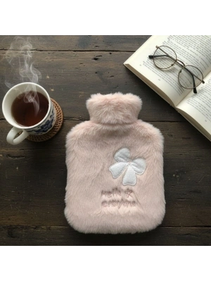 ® Hello Everyone Yazılı Kurdeleli Pembe Peluş Sıcak Su Torbası 1 Lt – Yumuşak Kılıf, Uzun Süre Sıcak Tutan Termal Su Torbası
