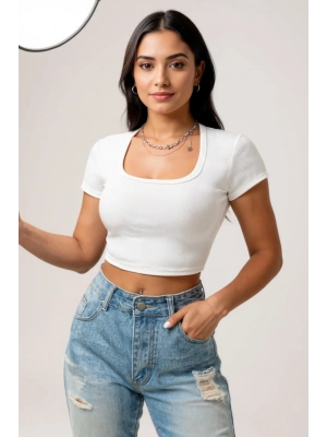 Kadın Beyaz Yarım Kol Düz Yaka Crop Top Bluz – Şık, Rahat ve Kolay Kombinlenebilir
