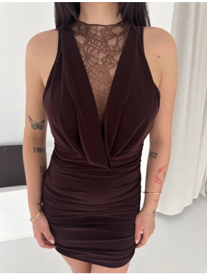Kadın Dantel Detaylı Derin Dekolte Drapeli Mini Elbise Şık Kolsuz - Kahvrenegi