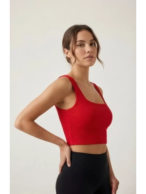 Kadın Kırmızı Kalın Askılı Crop Top Büstiyer – Modern ve Şık Tasarım