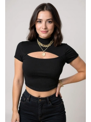 Kadın Siyah Göğüs Dekolteli Yarım Kollu Cut Out Crop Top Bluz – Şık, Rahat ve Kolay Kombinlenebilir