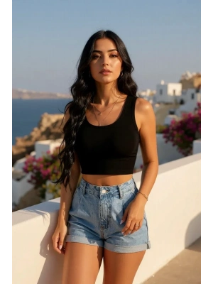 Kadın Siyah Kare Yaka Crop Top Bluz – Şık, Rahat ve Kolay Kombinlenebilir