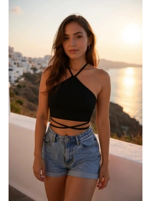 Kadın Siyah Sırtı Açık Boyundan Çapraz Bağlamalı Crop Top Bluz – Şık, Rahat ve Kolay Kombinlenebilir