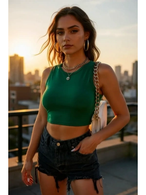 Kadın Yeşil Kare Yaka Crop Top Bluz – Şık, Rahat ve Kolay Kombinlenebilir