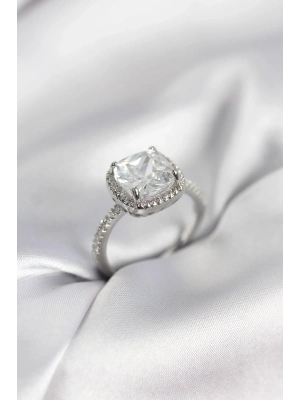 ® Kare Tek Taş Model Zirkon Taşlı Gümüş Renk Kadın Yüzük