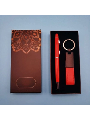 Kırmızı Anahtarlık Ve Kalem