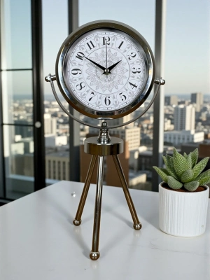® Krom Motif Tasarım Üç Ayaklı Metal Masa Saati