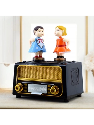 Öpüşen Çift Müzik Kutusu