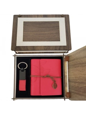 Özel Ahşap Kutulu Kırmızı Deri Defter ve Anahtarlık Set