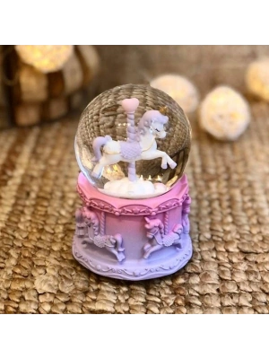 ® Pilli Işıklı Müzikli Kar Küresi–At Figürlü Eğlenceli Masaüstü Biblo, LED Aydınlatmalı Dekoratif Hediyelik Kar Küresi
