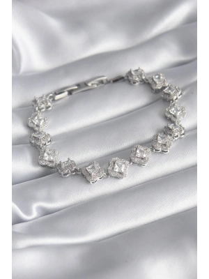 ® Pirinç Gümüş Renk Zirkon Taşlı Yonca Model VIP Seri Kadın Bileklik