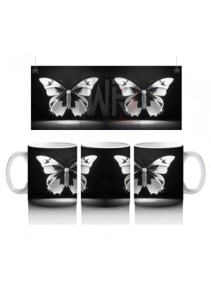 Siyah Zemin Üzerinde Beyaz Kelebekler – Baskılı Kupa