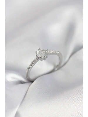 ® Tek Taş Model Gümüş Renk Zirkon Taşlı Kadın Yüzük