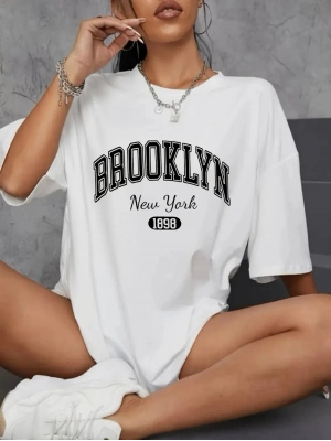 Brooklyn Harf Baskılı Düşük Omuzlu T-shirt, Rahat Kısa Kollu Bol T-shirt,   Giyim - Beyaz -