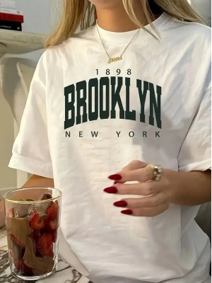 Brooklyn Harf Baskılı Düşük Omuzlu T-shirt, Rahat Kısa Kollu Bol T-shirt,   Giyim - Beyaz -