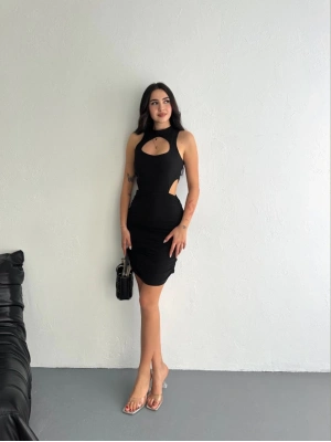 Göğüs ve Yanlar dekolteli Kolsuz Boy Elbise - Siyah -