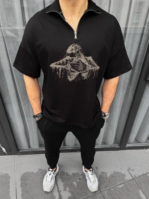 Yarım Fermuarlı Baskılı Oversize T-Shirt - Siyah -