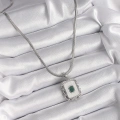 BFS 316L Çelik Gümüş Renk İtalyan Zincir Beyaz Sedefli Kare Portre Model Zümrüt Taş Detay Kadın Kolye