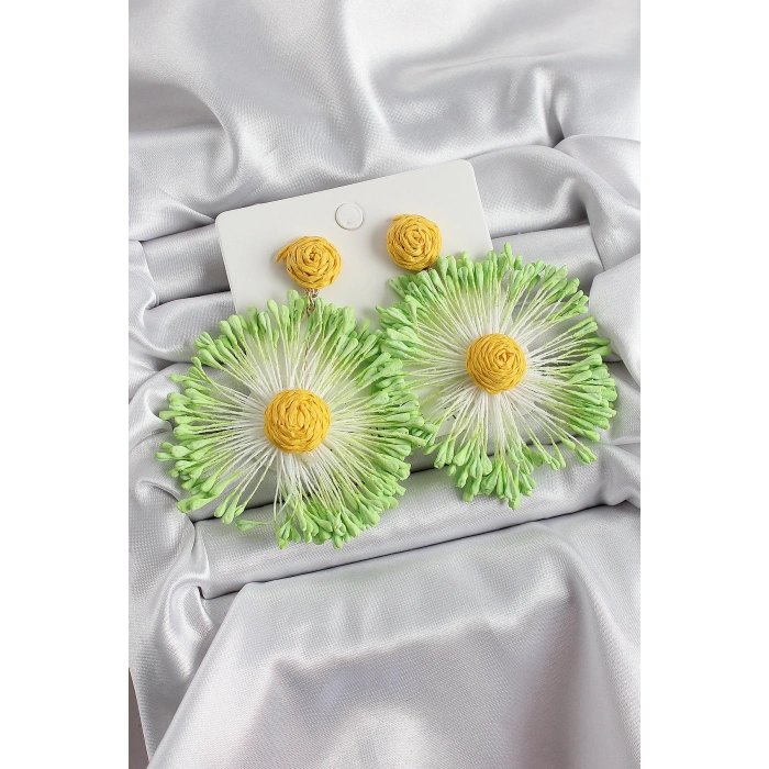 ÇOK SATAN BFS Yeşil Püsküllü Papatya Figürlü Hasır Örgü Model Gold Renk Kadın Küpe